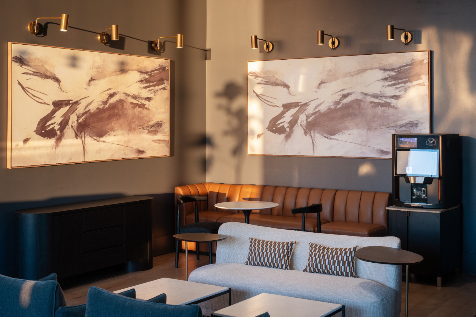 TheHueMidtown_LuxuryApartmentCommunity_Cafe_AtlantaGA