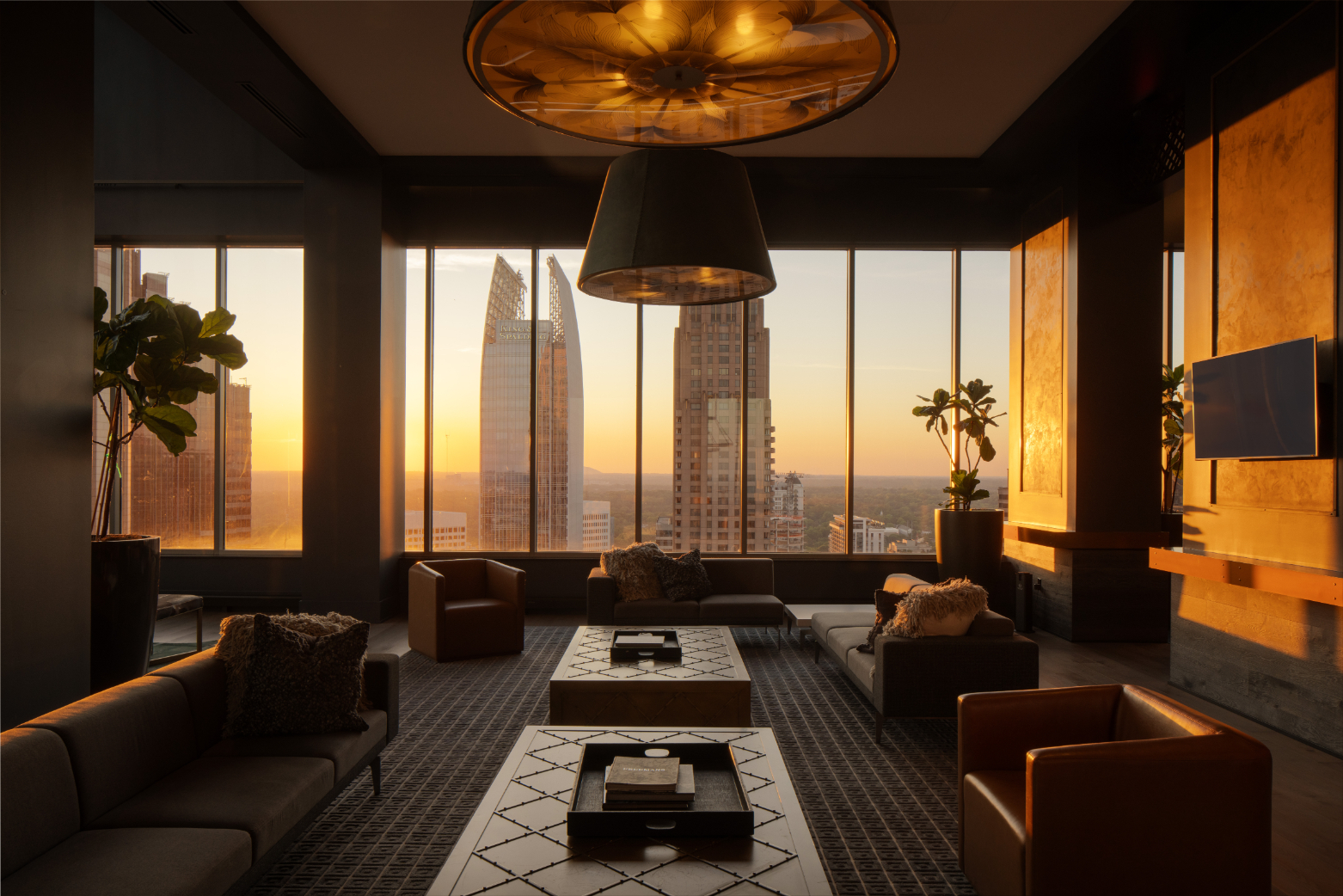 TheHueMidtown_LuxuryApartmentCommunity_ClubroomSunrise_AtlantaGA