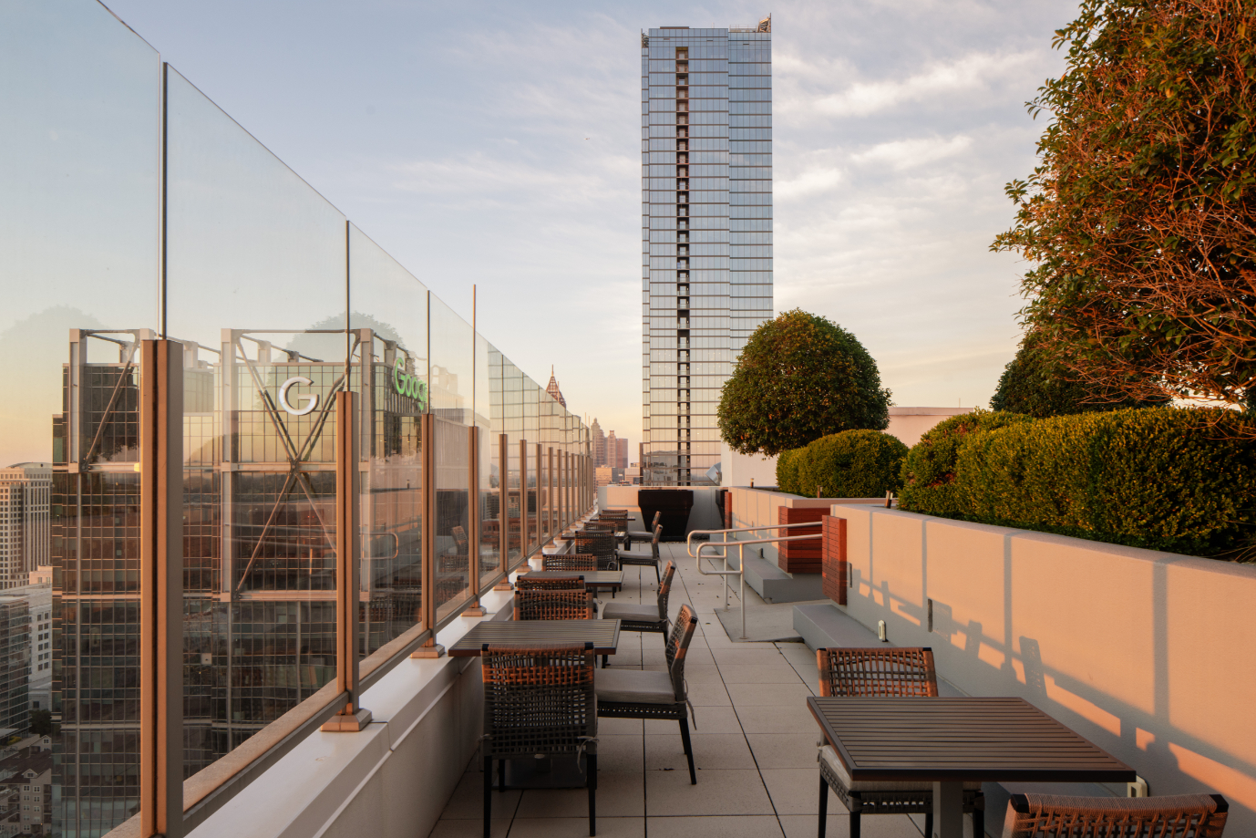 TheHueMidtown_LuxuryApartmentCommunity_RooftopSideSeating_AtlantaGA