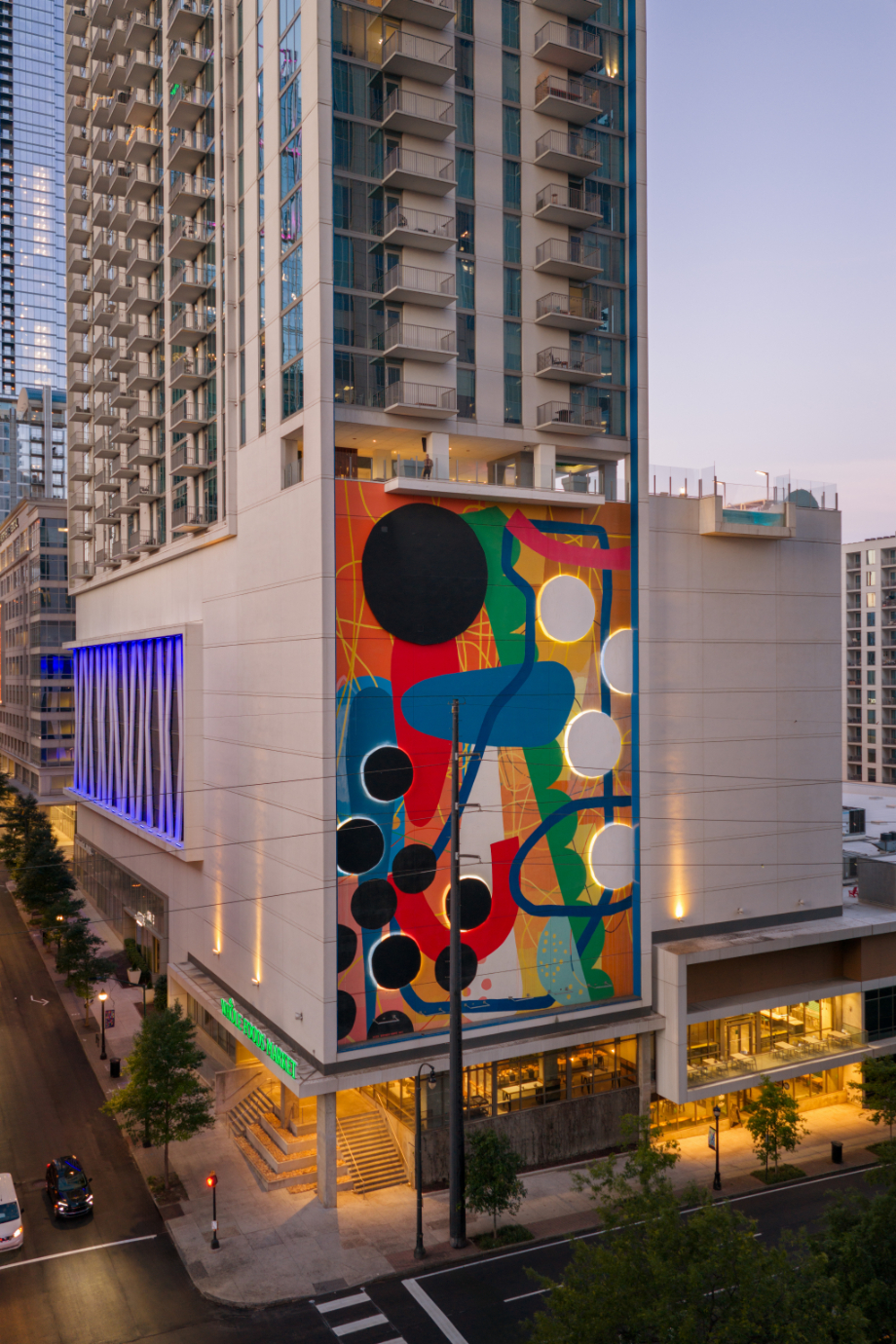 TheHueMidtown_LuxuryApartmentCommunity_StreetCornerWidePortrait_AtlantaGA