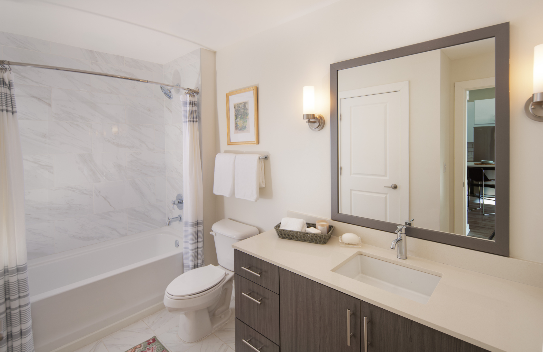 TheHueMidtown_LuxuryApartmentCommunity_ModelBathroom_AtlantaGA