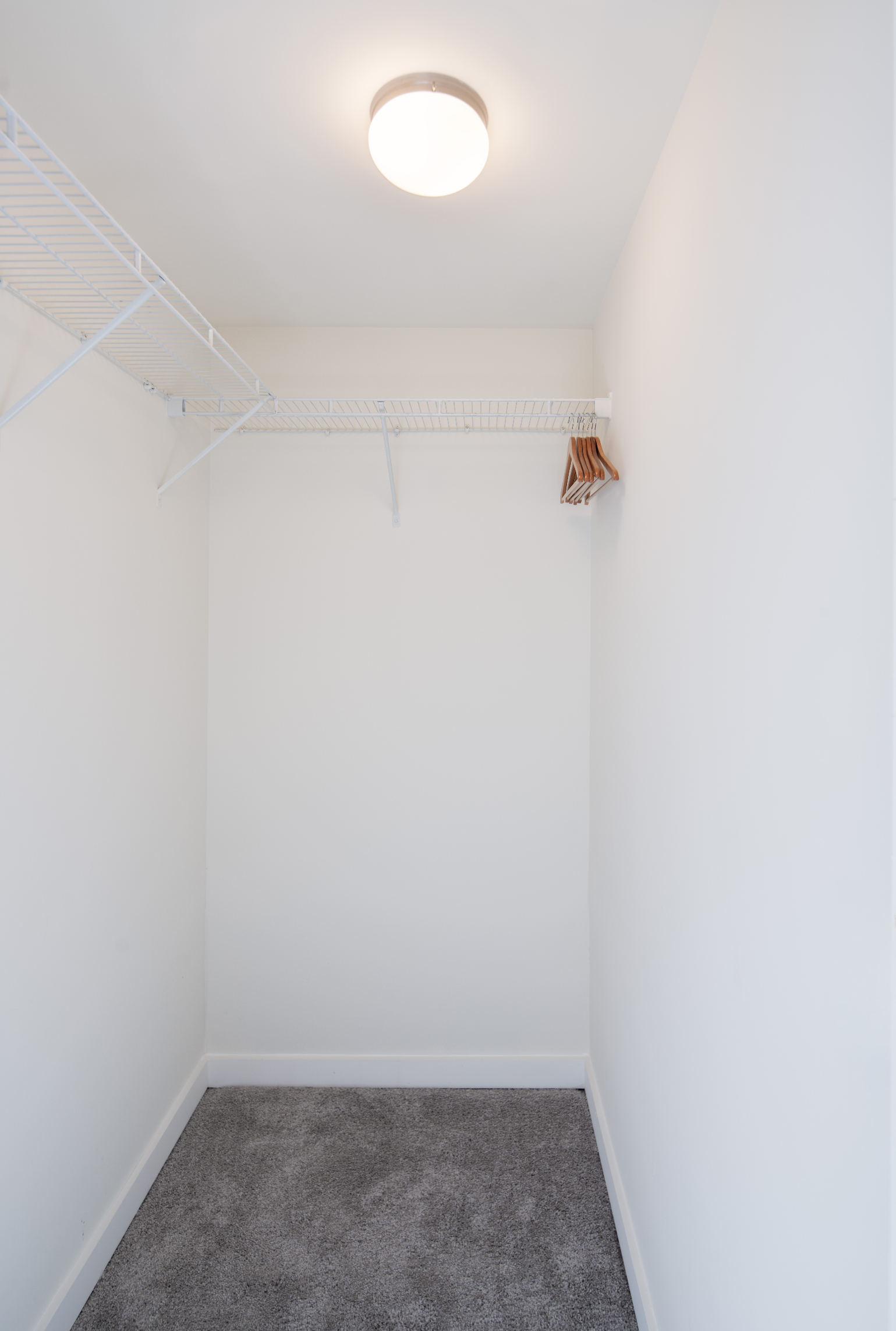 TheHueMidtown_LuxuryApartmentCommunity_ModelCloset_AtlantaGA