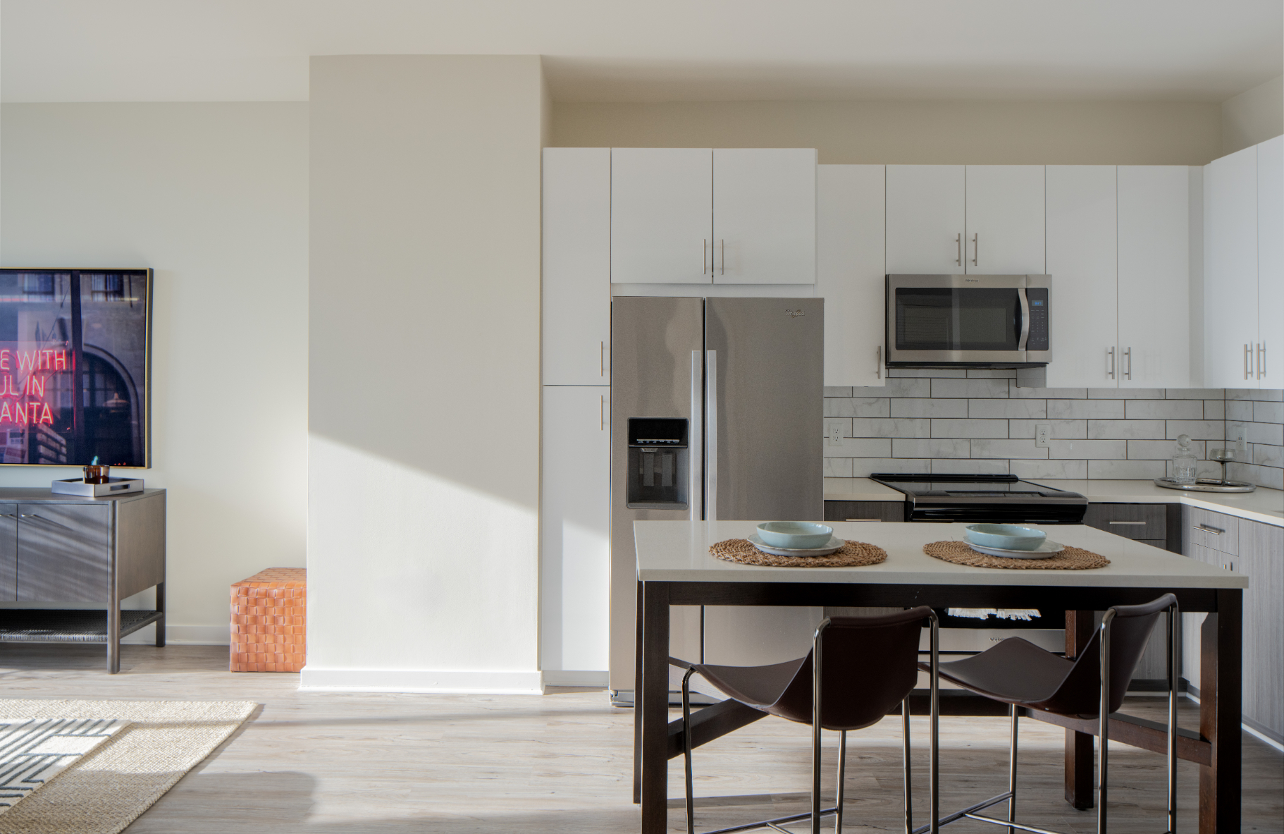 TheHueMidtown_LuxuryApartmentCommunity_ModelKitchen_AtlantaGA