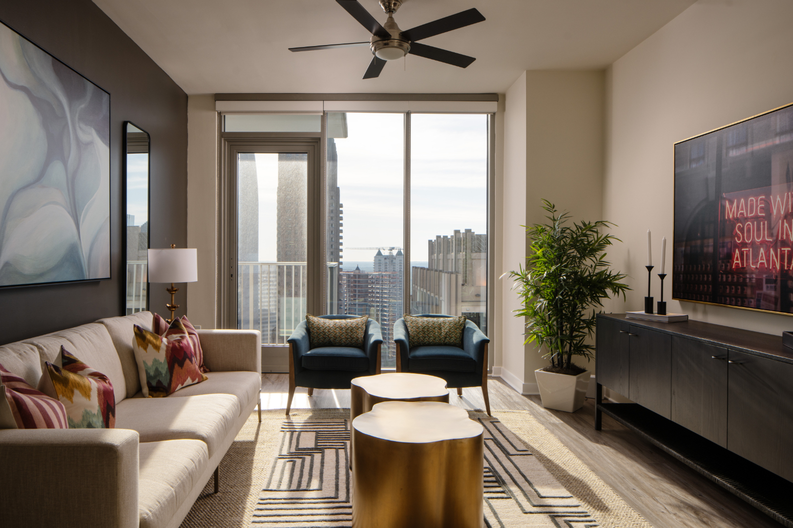 TheHueMidtown_LuxuryApartmentCommunity_ModelLivingRoom_AtlantaGA